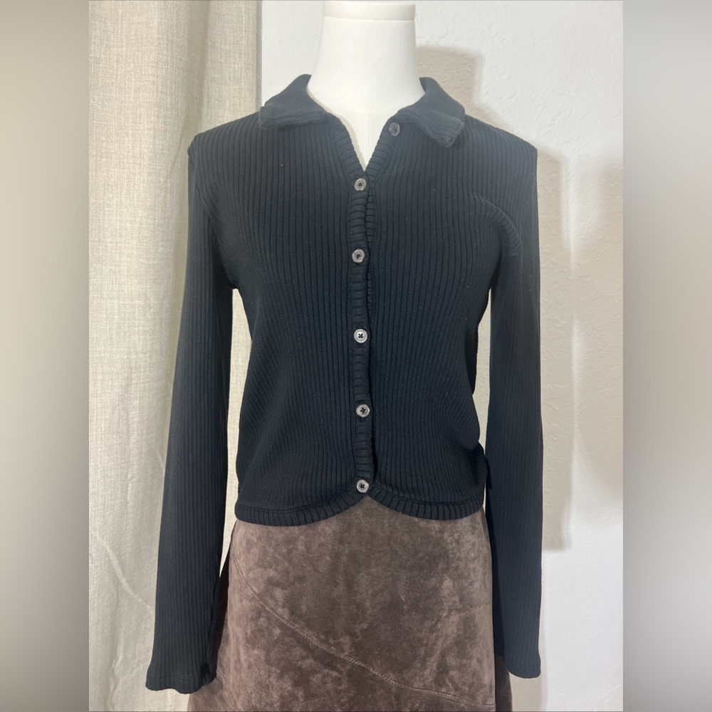 Women’s Y2K/90s Minimal Madewell ribbed curved hem cardigan black size medium.